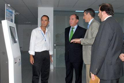 El alcalde de Valdemoro visita el Hospital Infanta Elena