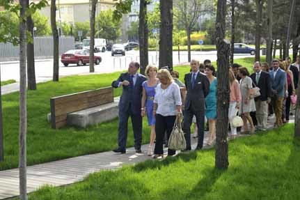 Aguirre inaugura un parque que honra a las víctimas del terrorismo en Valdemoro