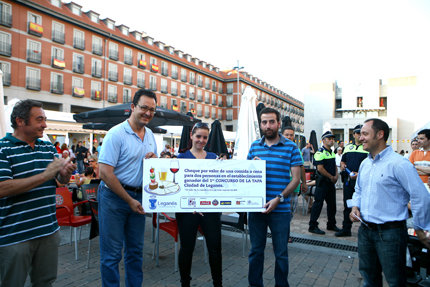 Gómez entregó el premio a la mejor tapa de Leganés