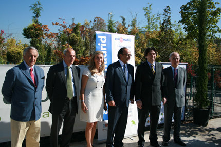 Manglano visita las instalaciones del Grupo Raga