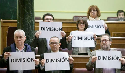 El Parlamento, con los votos de PP y UPN, rechaza cesar a Fernández Díaz