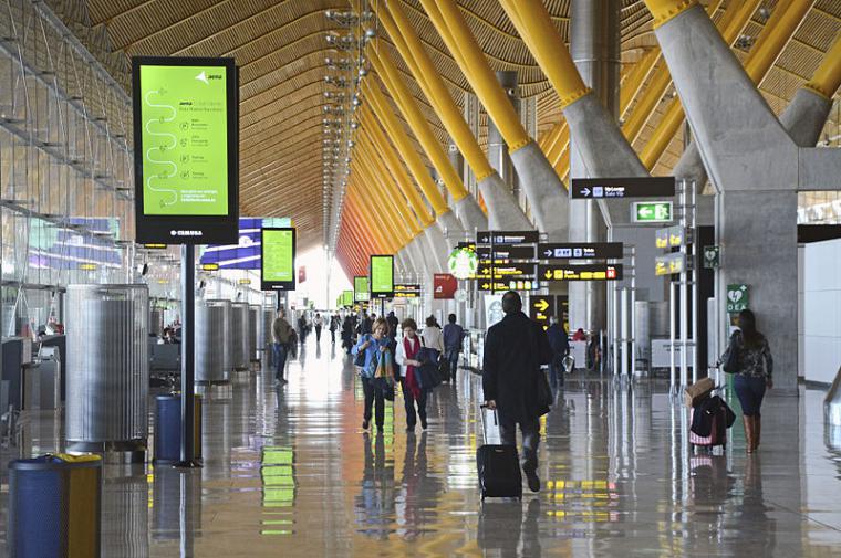 La Comunidad de Madrid vuelve a pedir al Gobierno mayores controles en Barajas ante la viruela del mono