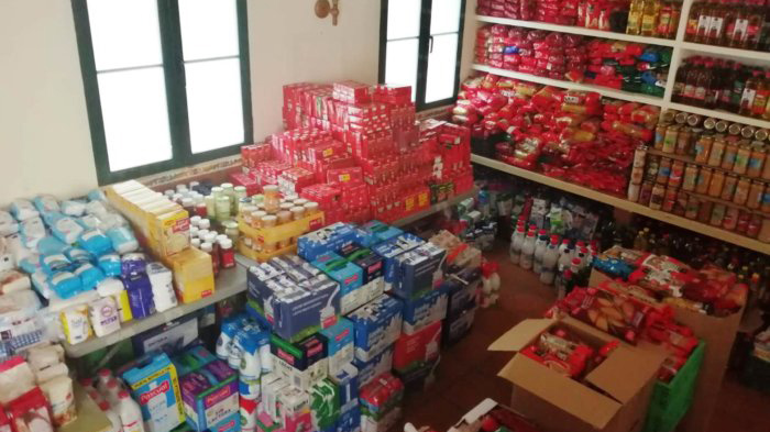 Los vecinos donan 12 toneladas de productos para familias con dificultades