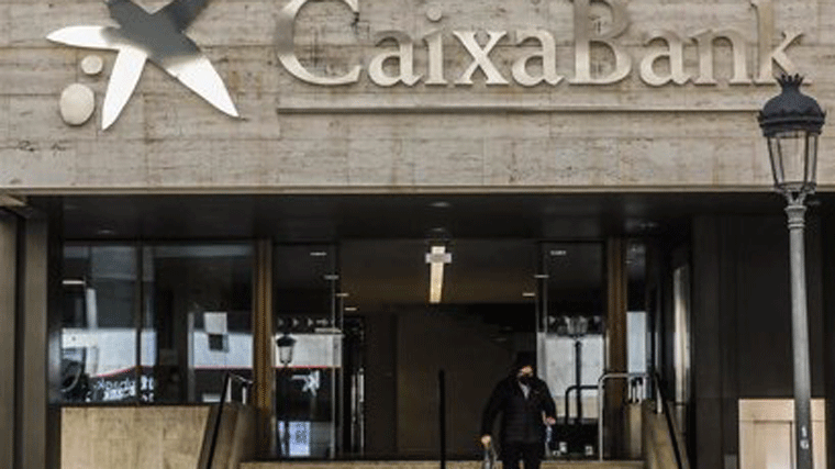 CaixaBank eleva las compensaciones para los afectados por el ERE