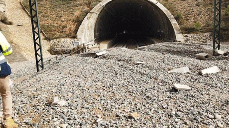 Puente anuncia que la alta velocidad a Valencia estará cortada al menos tres semanas por los garves daños de la DANA