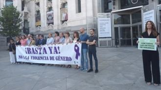 Cibeles se une contra la violencia de género con Vox fuera de la pancarta con 