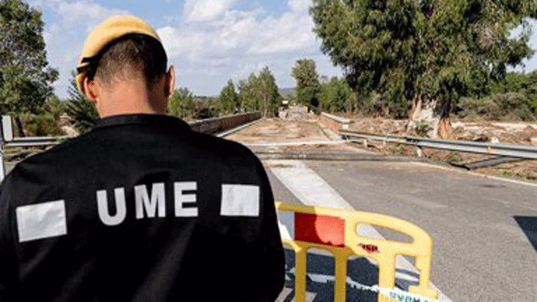 El Ejército termina la instalación del puente entre Villamanta y Aldea del Fresno