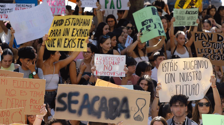 Manifestación de estudiantes en toda España ante la 'incertidumbre' de la PAU