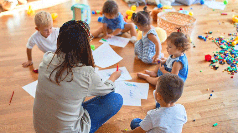 Madrid incrementará un 10% las becas infantiles en 2025 y pondrá en marcha otras 4 escuelas infantiles