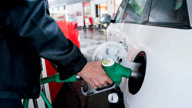 Nuevo máximo histórico de la gasolina; `se come´ya un 75% de la subvención del Gobierno