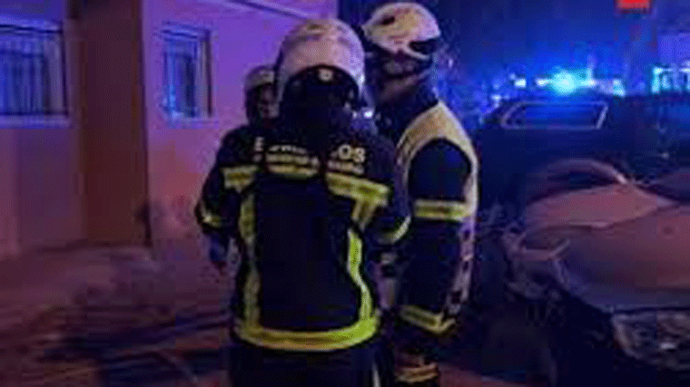 18 heridos, dos de ellos hospitalizados, por intoxicación de humos en un incendio