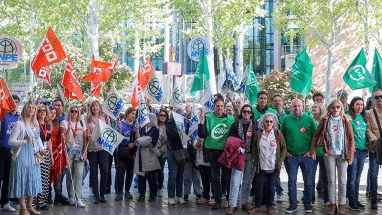 Arrancan nuevas movilizaciones educativas con concentración ante la Consejería