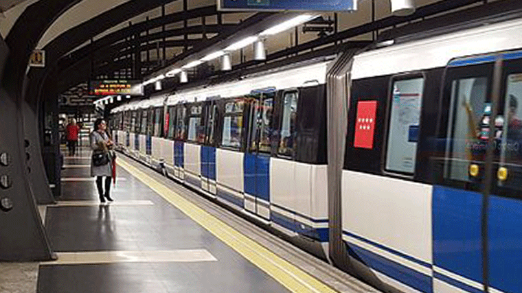 Buscan a un grupo que tiró a un joven a las vías del Metro para robarle el móvil y el reloj