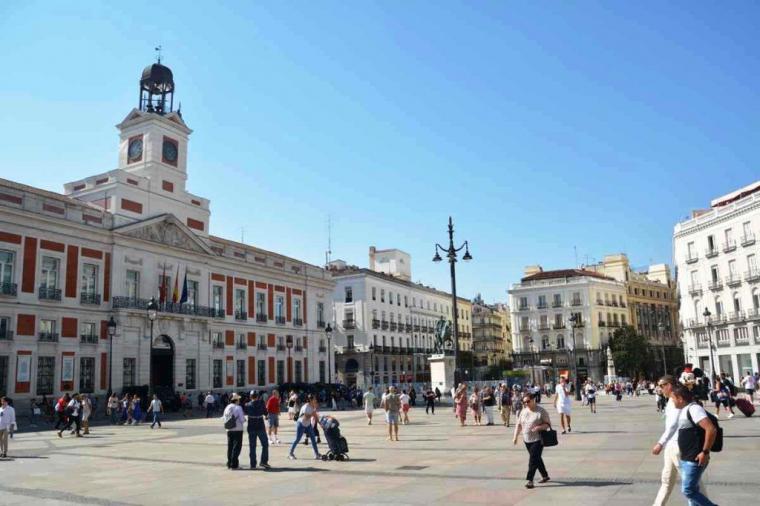 Almeida planea toldos para 2025, pero los socialistas consideran insuficientes las medidas