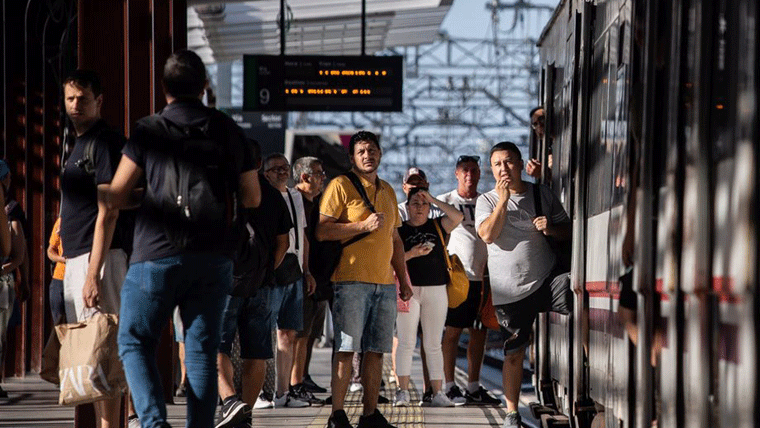 Demoras de varias horas 5 líneas de Cercanías de Madrid por varias incidencias