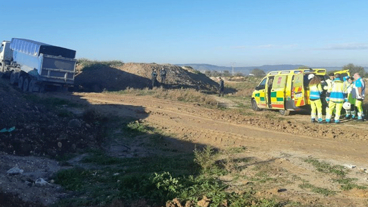 Muere un trabajador de 63 años aplastado por una pala excavadora en Velilla