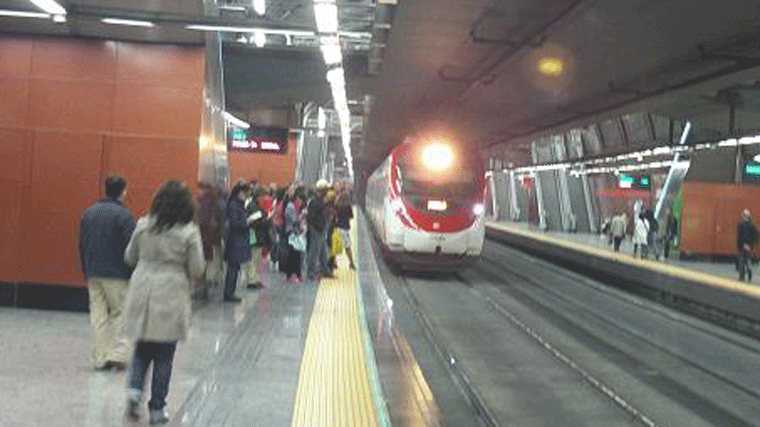 La acumulación de agua por la lluvia en el túnel de Sol afecta a la C-3 y C-4 más de media hora