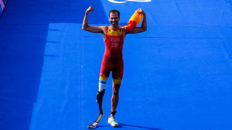 Dani Molina logra el oro en la categoría PTS3 del triatlón de París 2024